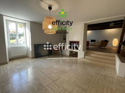 Maison - 240 m² - 7 pièces