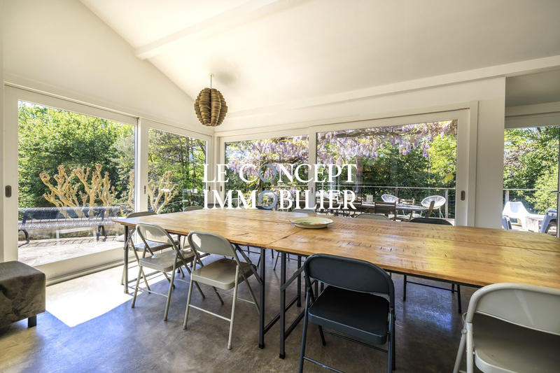 Villa - 270 m² - 9 pièces