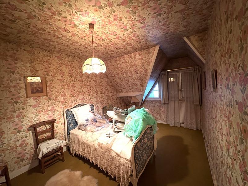 Maison - 241 m² - 8 pièces