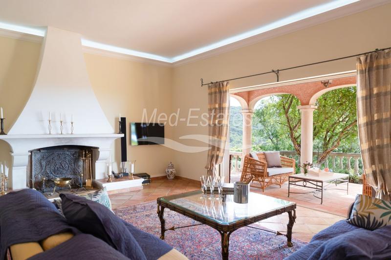 Propriété - 230 m² - 7 pièces