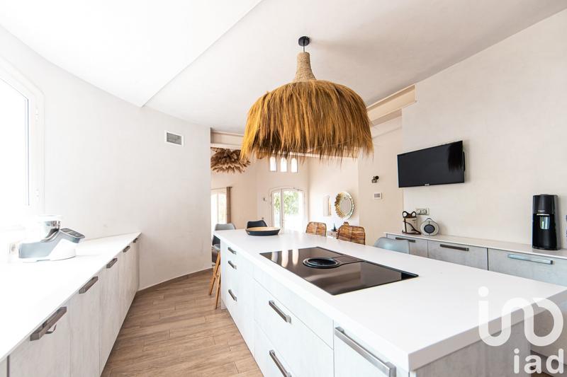 Maison - 220 m² - 6 pièces