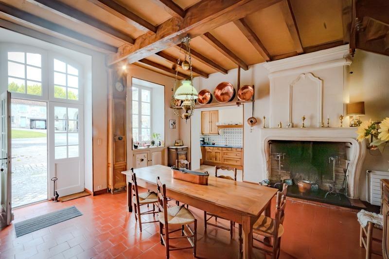 Propriété - 600 m² - 18 pièces