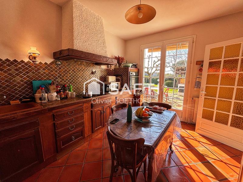 Maison - 220 m² - 8 pièces