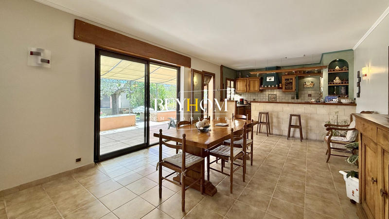 Maison - 220 m² - 9 pièces