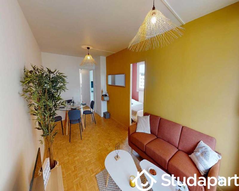 Chambre - 90 m² - 1 pièce