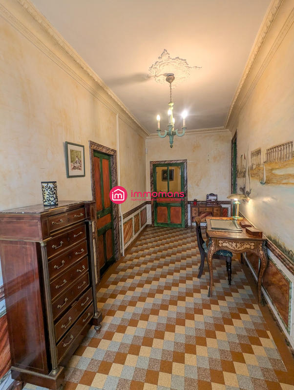 Maison - 203 m² - 9 pièces