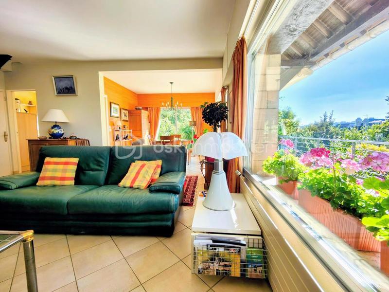 Demeure - 181 m² - 8 pièces