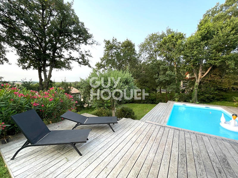 Maison - 251 m² - 8 pièces