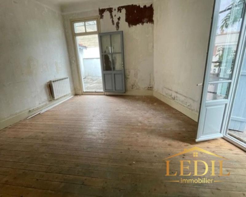 Maison - 259 m² - 8 pièces