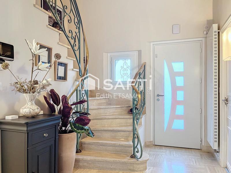 Maison - 207 m² - 8 pièces