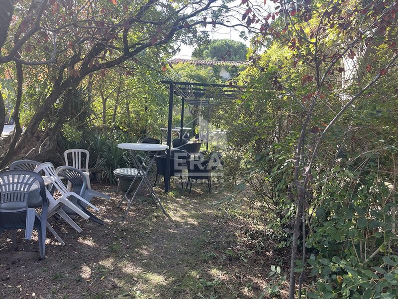 Demeure - 900 m² - 14 pièces