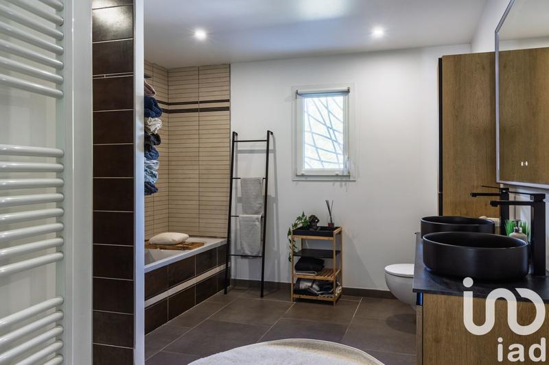 Maison - 198 m² - 6 pièces