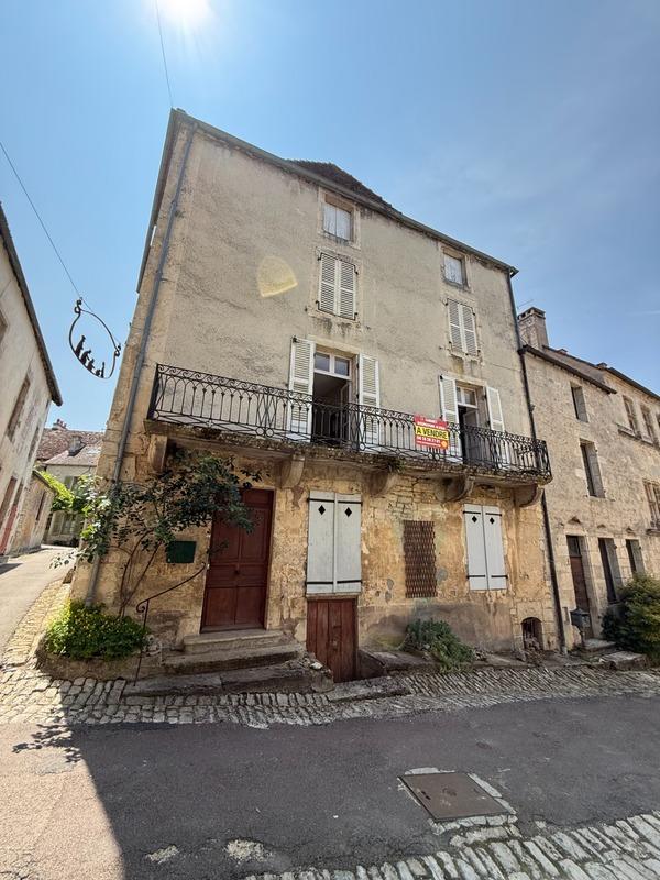 Maison - 230 m² - 8 pièces