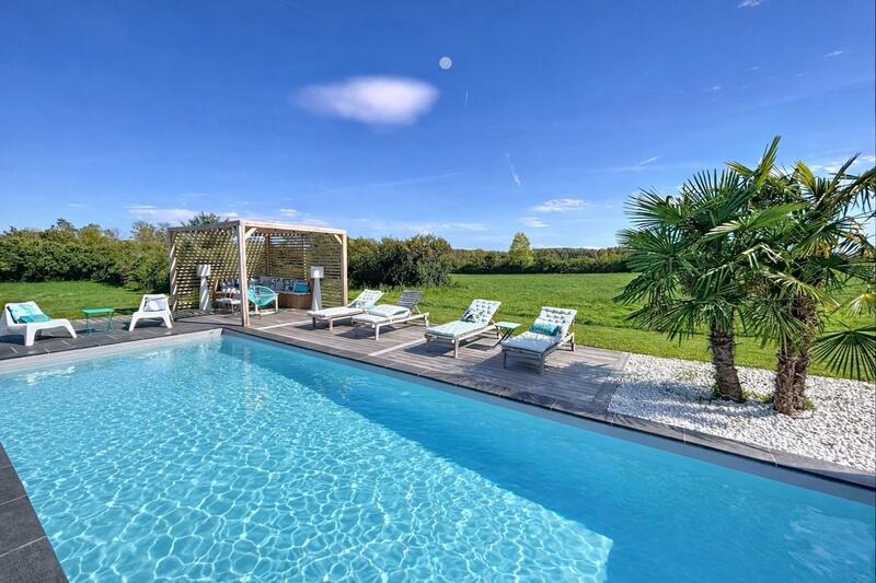 Maison en pierre - 253 m² - 7 pièces