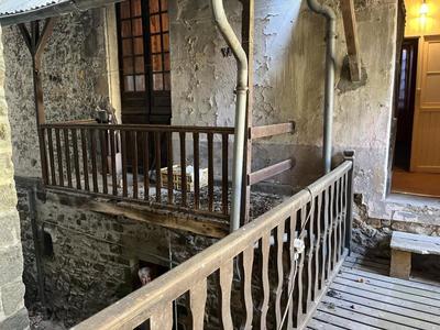 Immeuble - 1 m² - 7 pièces