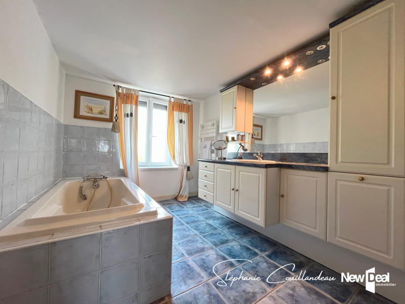 Maison - 236 m² - 8 pièces