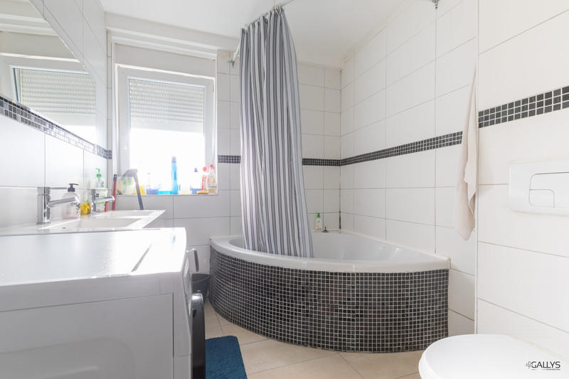 Maison - 162 m² - 9 pièces