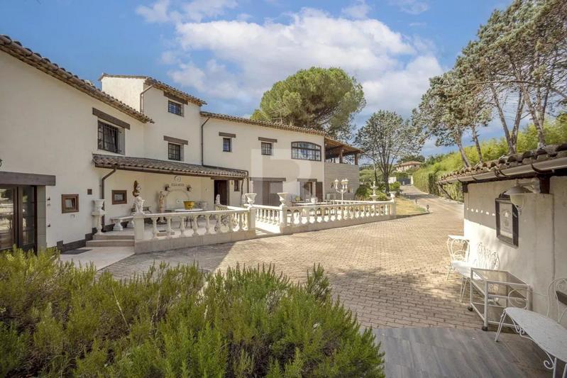 Villa - 370 m² - 8 pièces