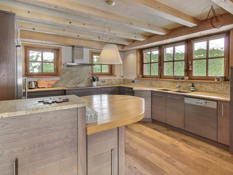 Châlet - 252 m² - 8 pièces