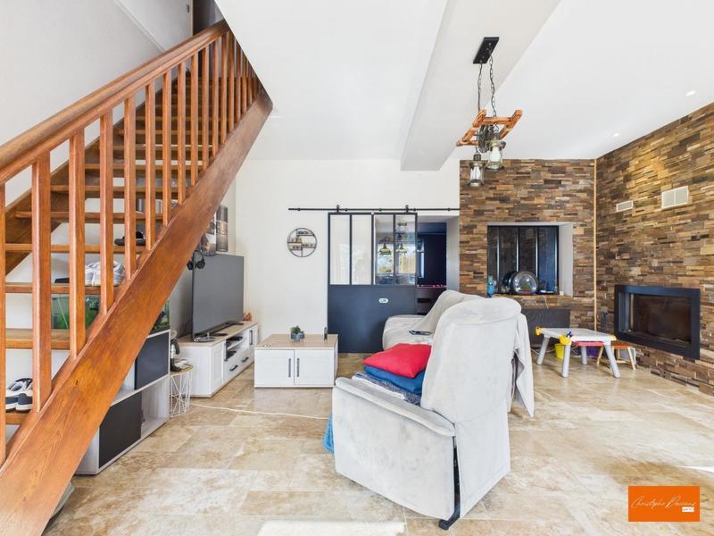 Maison - 240 m² - 8 pièces