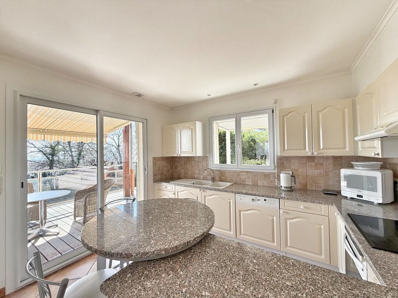 Maison - 213 m² - 8 pièces