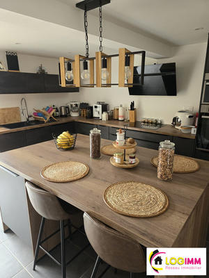 Maison - 90 m² - 9 pièces