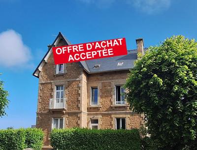 Maison - 215 m² - 8 pièces