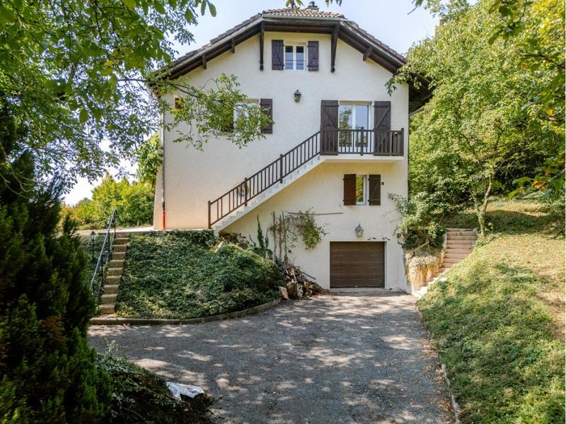 Maison - 239 m² - 7 pièces