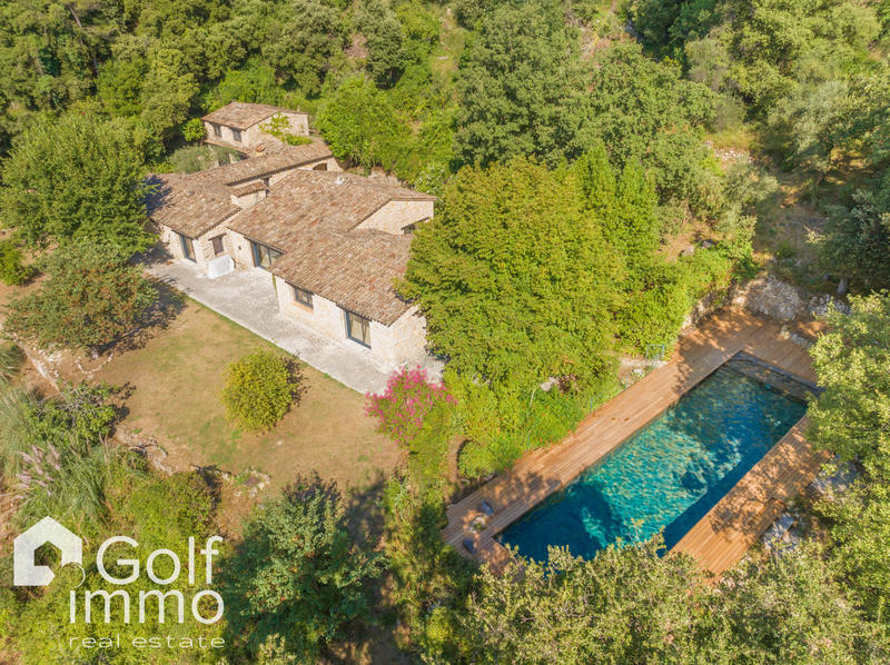 Maison - 300 m² - 8 pièces