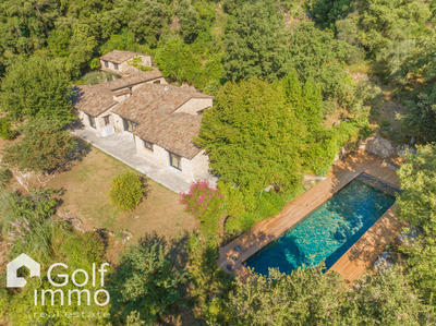 Maison - 300 m² - 8 pièces