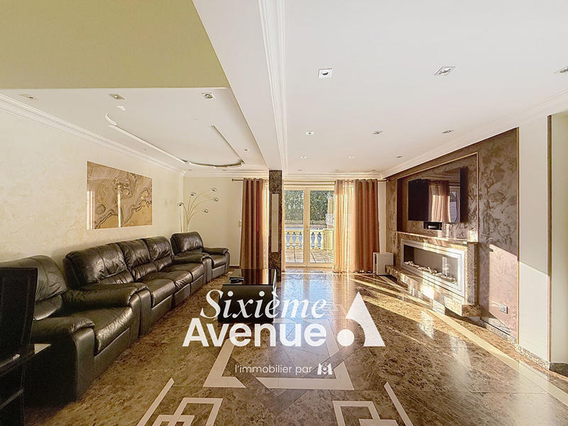 Maison - 181 m² - 7 pièces