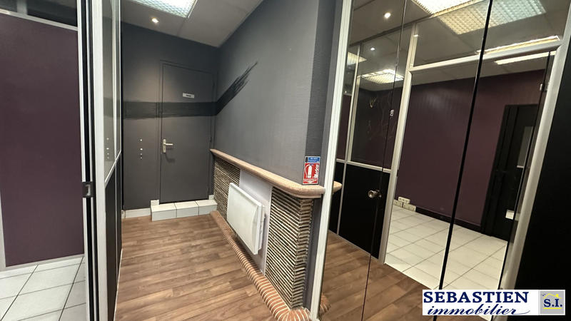 Local commercial - 76 m² - 6 pièces