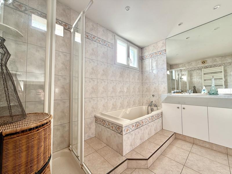 Maison - 210 m² - 5 pièces