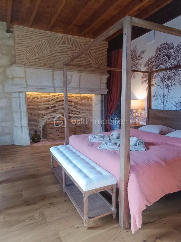 Château - 1 307 m² - 22 pièces