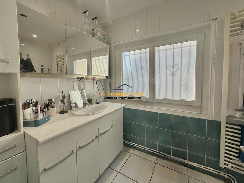 Maison traditionnelle - 169 m² - 6 pièces