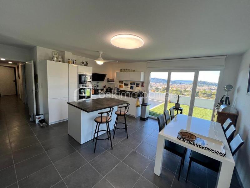 Appartement - 93 m² - 4 pièces