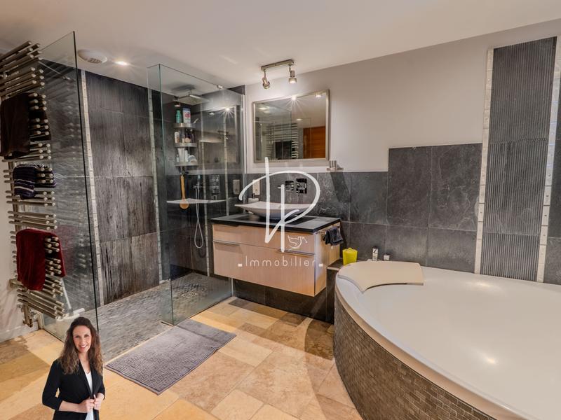 Villa - 291 m² - 8 pièces