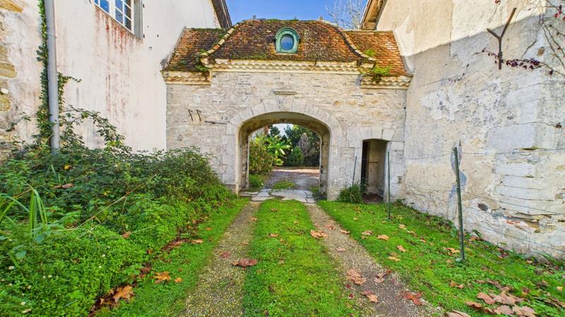 Propriété - 450 m² - 12 pièces