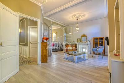 Maison - 217 m² - 8 pièces