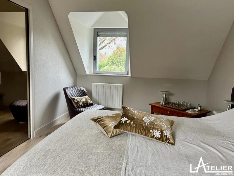 Demeure - 233 m² - 9 pièces