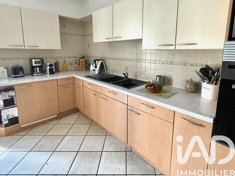 Maison - 238 m² - 9 pièces