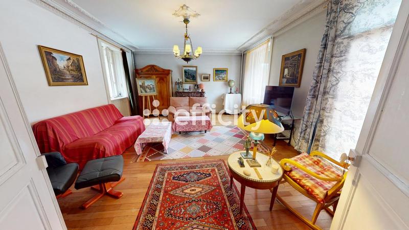 Maison - 296 m² - 12 pièces