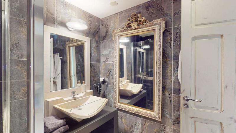 Propriété - 980 m²