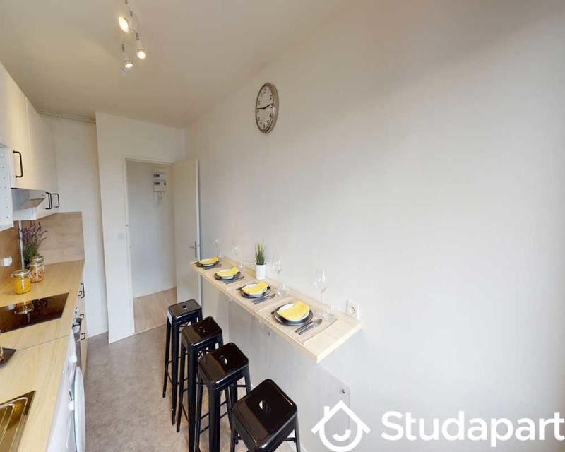 Chambre - 80 m² - 1 pièce