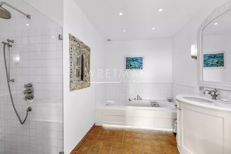 Maison - 240 m² - 6 pièces