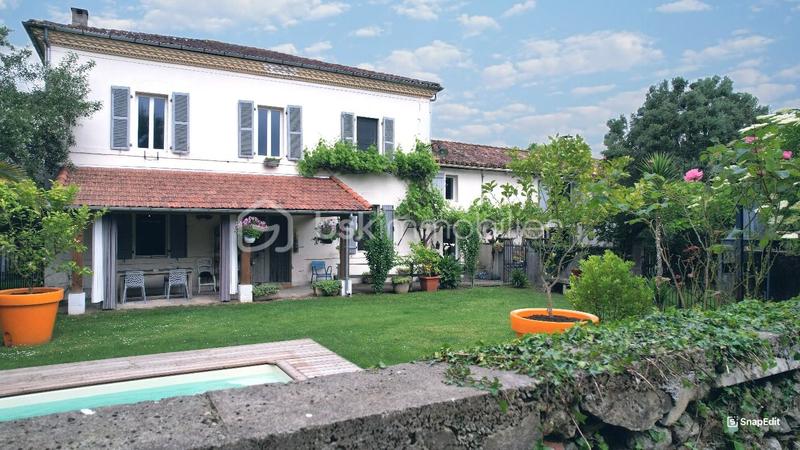 Demeure - 230 m² - 5 pièces