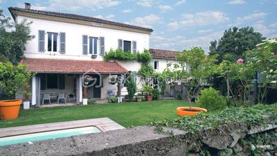 Demeure - 230 m² - 5 pièces