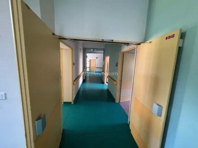 Immeuble - 2 422 m² - 53 pièces