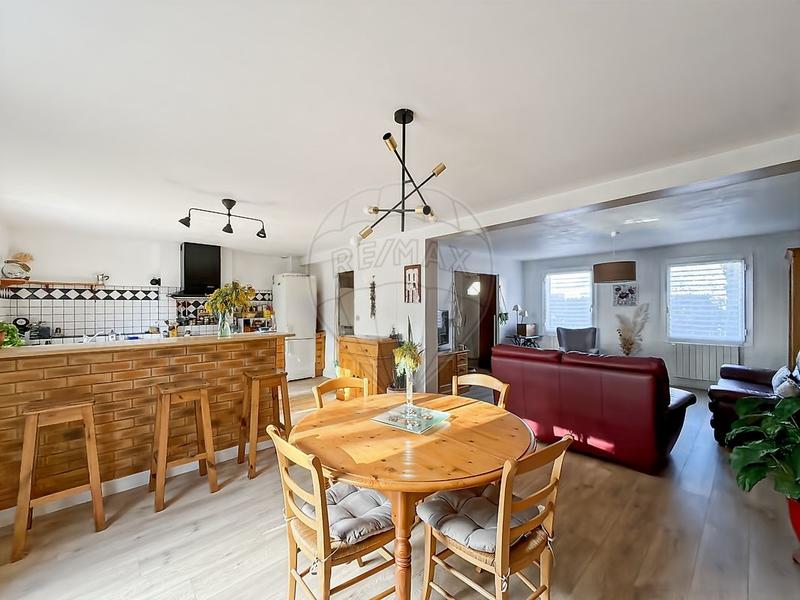 Maison - 97 m² - 5 pièces