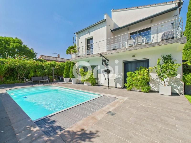 Maison - 260 m² - 6 pièces